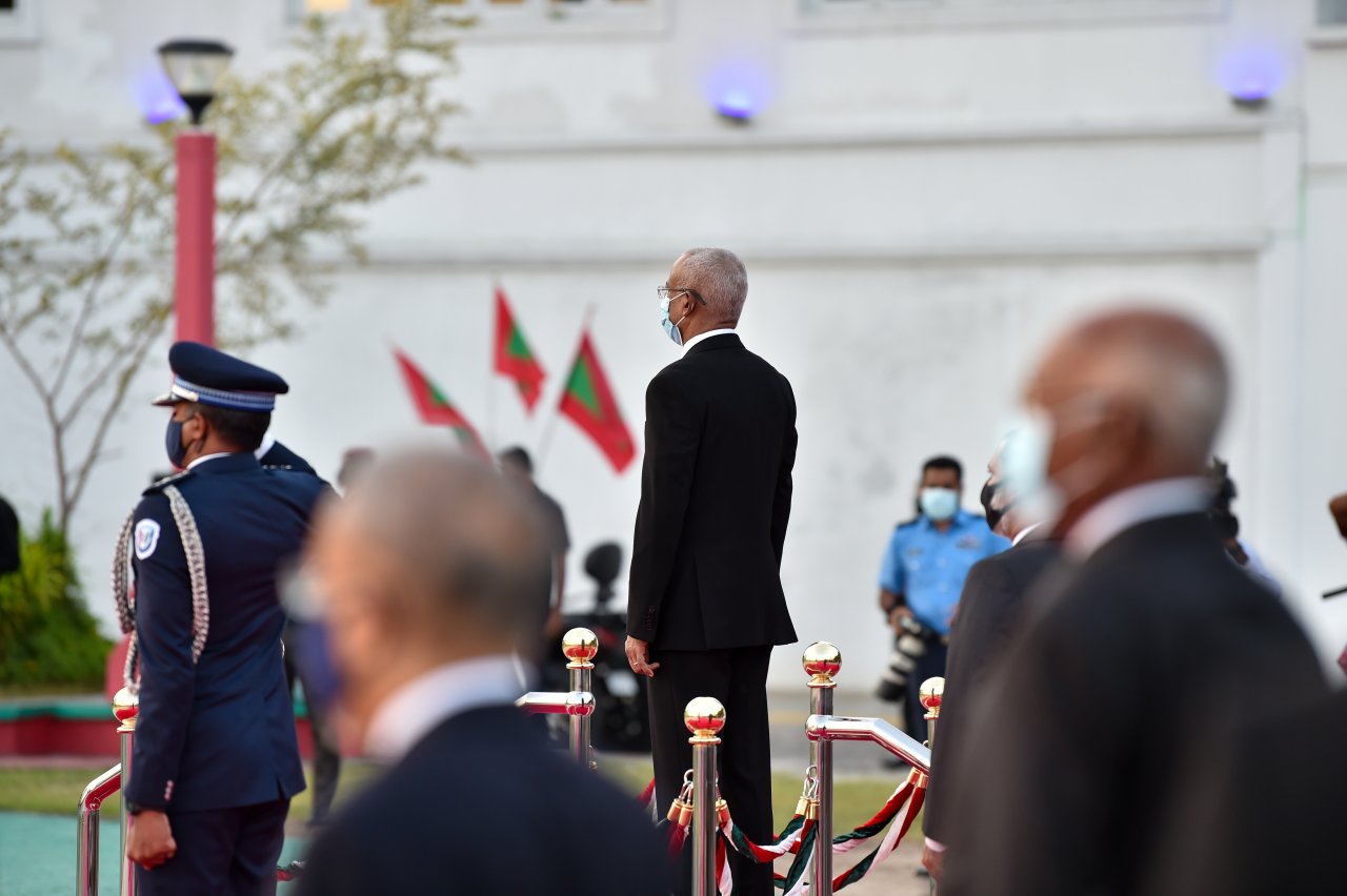 ގައުމީ ދުވަހުގެ ދިދަ ނެގުން 