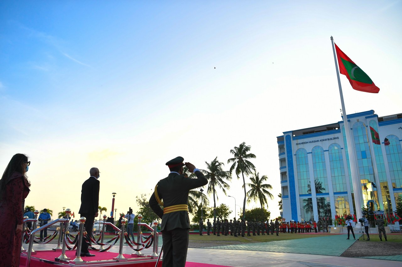 ގައުމީ ދުވަހުގެ ދިދަ ނެގުން 