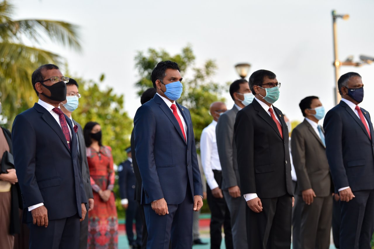 ގައުމީ ދުވަހުގެ ދިދަ ނެގުން 