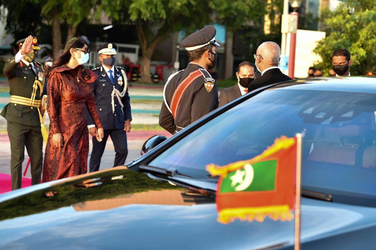 ގައުމީ ދުވަހުގެ ދިދަ ނެގުން 