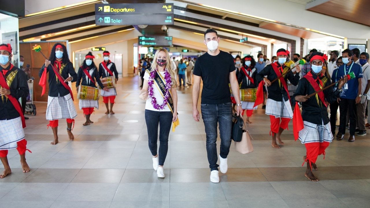 ފަސްލައްކަ ވަނަ ޓޫރިސްޓަށް މަރުހަބާ ދެންނެވުން