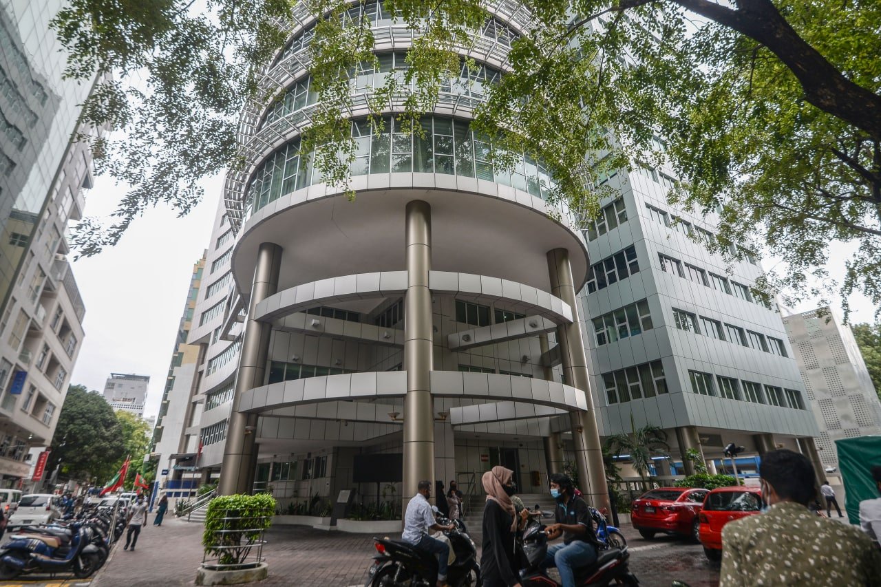 Sarukaaru ge idhaaraa thakah nurakkaatheri hamalaa thakeh dhenee
