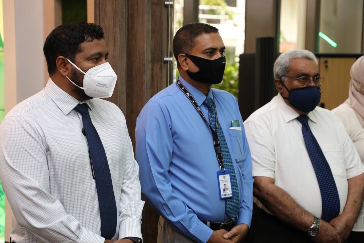 ސްޓެލްކޯއިން ޕްލާސްޓިކާއި ކަރުދާހަށް ދުރަށް