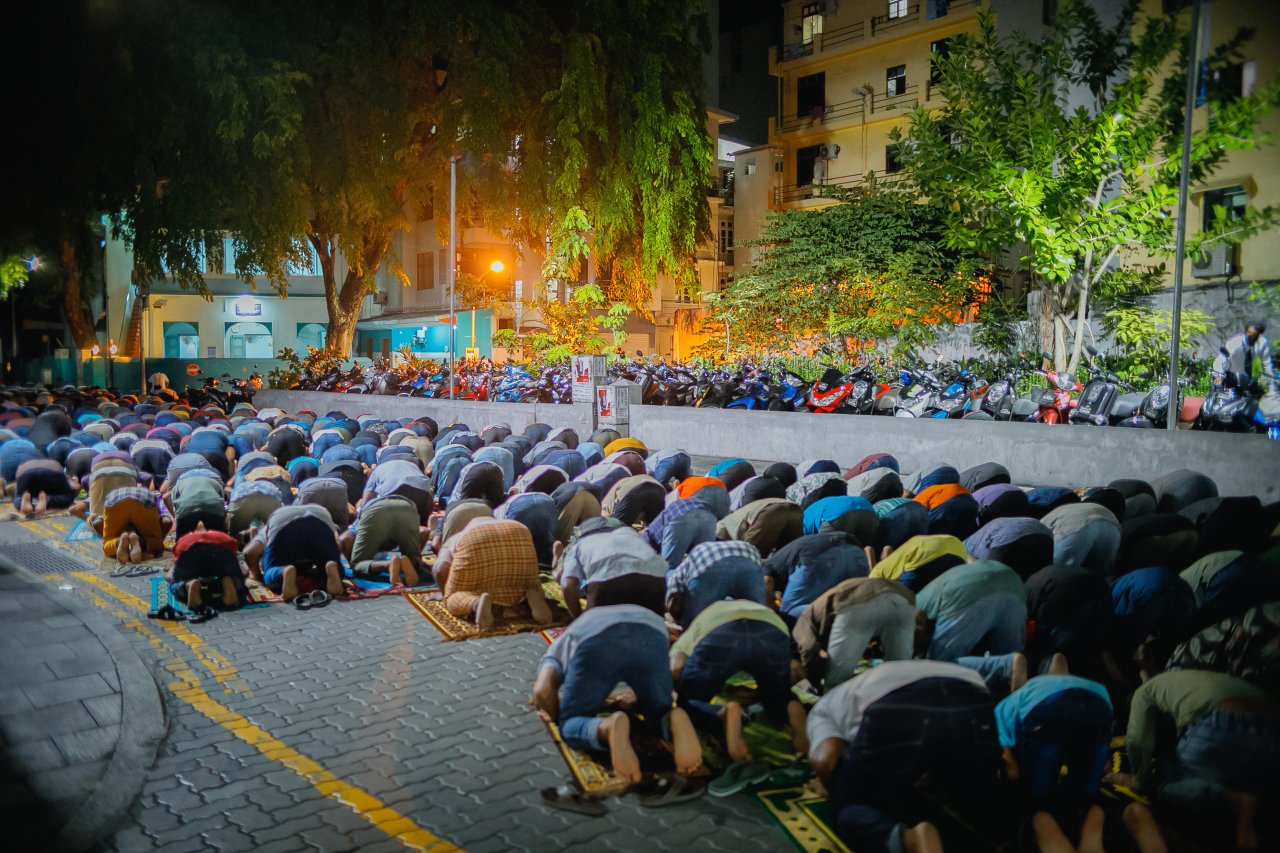 ރޯދަމަހާއި އަޅުކަން