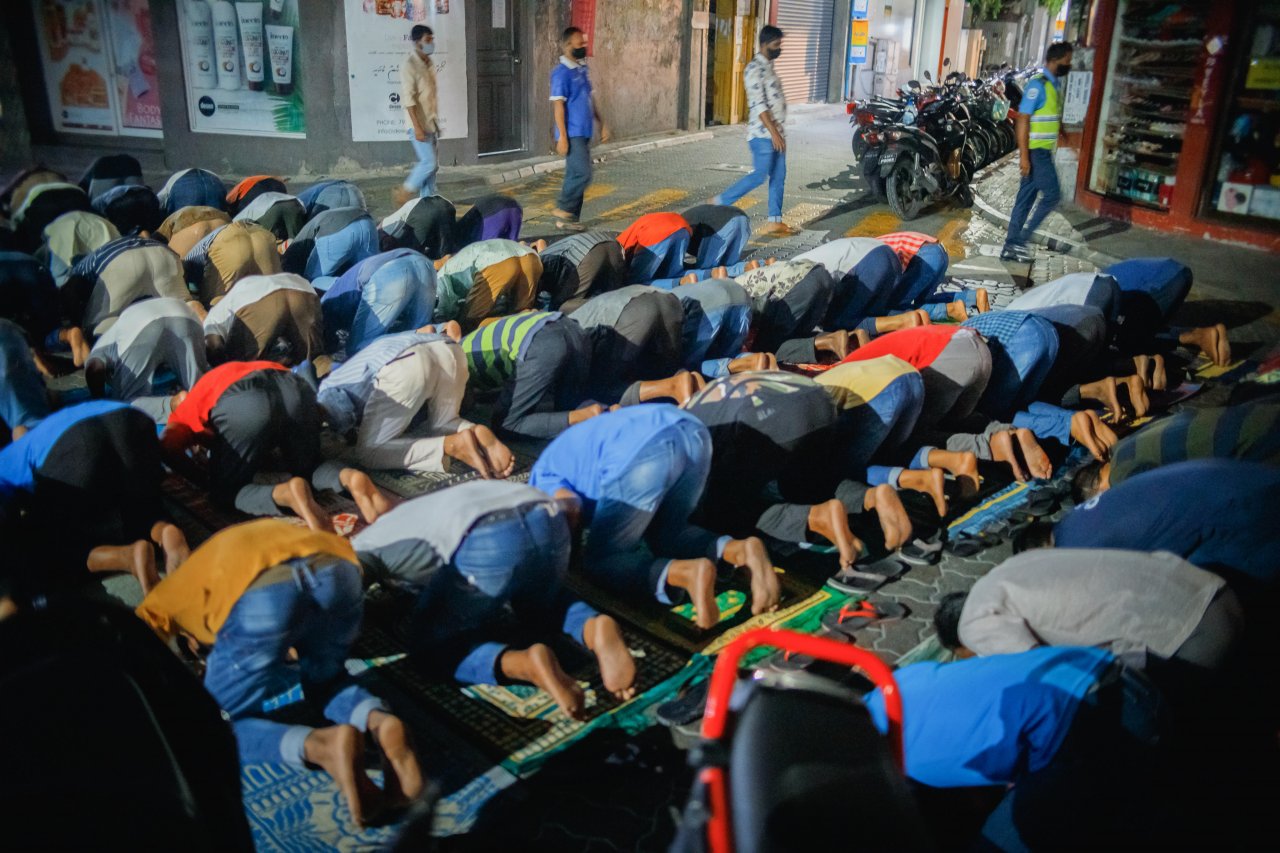 ރޯދަމަހާއި އަޅުކަން