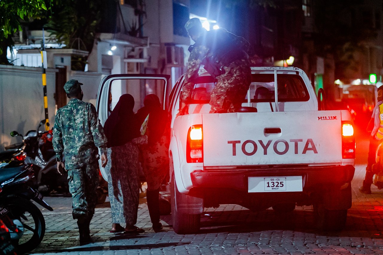  ކާފިއުއާއެކު މާލޭގެ މަގުމަތި ހިމޭންވެފައި