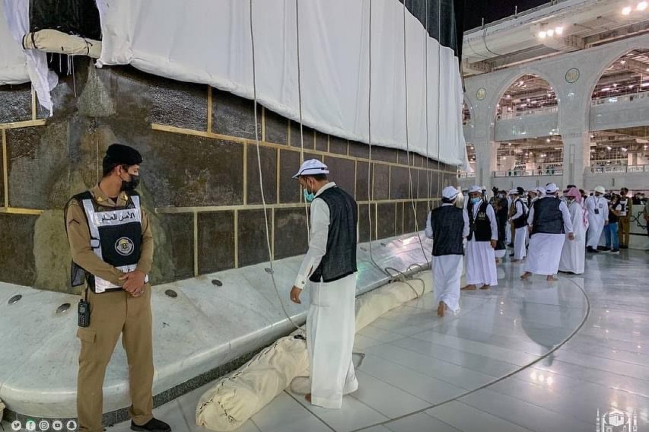 ހައްޖުވެރިން އަރަފާތު ބިމުގައި އަދި ގެފުޅުގެ އުރަކޮޅު ބަދަލުކުރުން