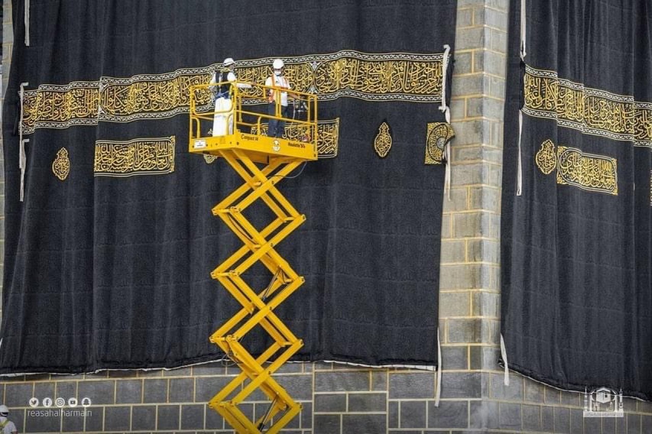 ހައްޖުވެރިން އަރަފާތު ބިމުގައި އަދި ގެފުޅުގެ އުރަކޮޅު ބަދަލުކުރުން