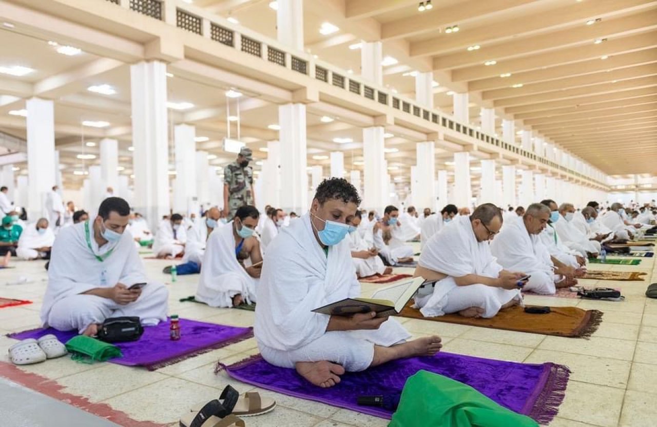 ހައްޖުވެރިން އަރަފާތު ބިމުގައި އަދި ގެފުޅުގެ އުރަކޮޅު ބަދަލުކުރުން