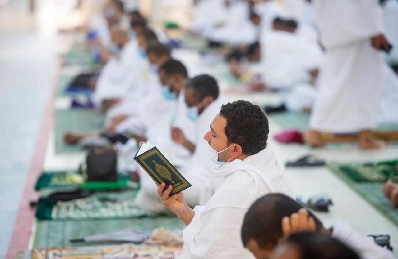 ހައްޖުވެރިން އަރަފާތު ބިމުގައި އަދި ގެފުޅުގެ އުރަކޮޅު ބަދަލުކުރުން