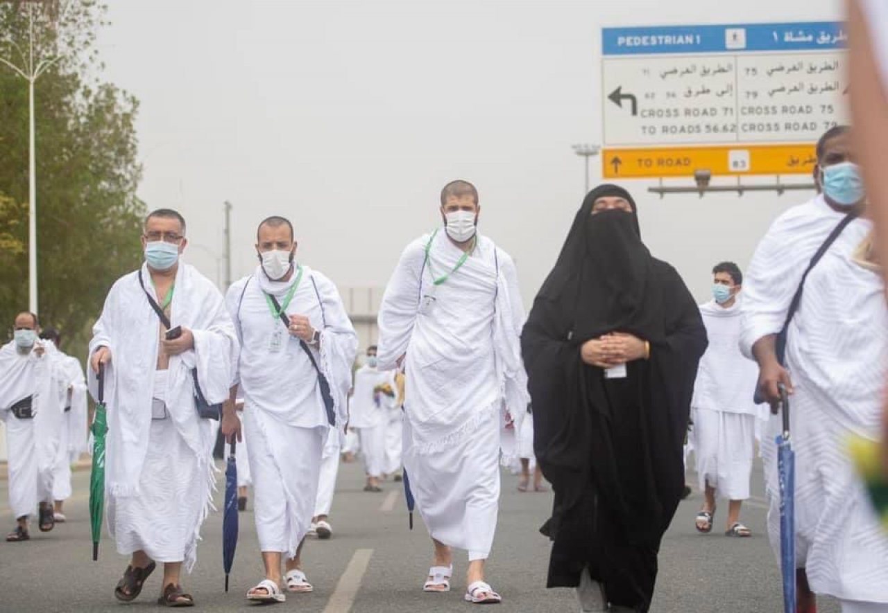 ހައްޖުވެރިން އަރަފާތު ބިމުގައި އަދި ގެފުޅުގެ އުރަކޮޅު ބަދަލުކުރުން