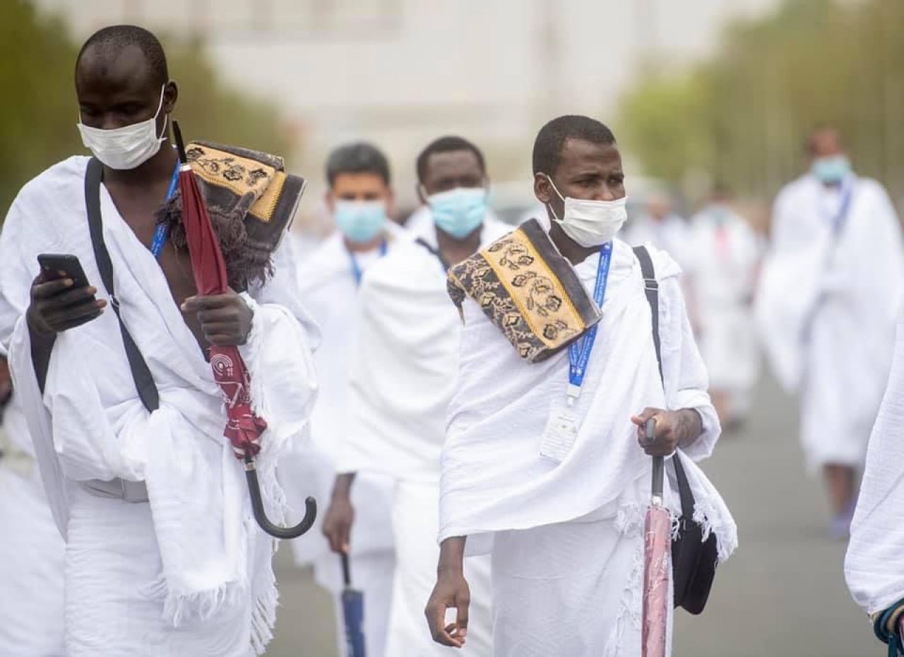 ހައްޖުވެރިން އަރަފާތު ބިމުގައި އަދި ގެފުޅުގެ އުރަކޮޅު ބަދަލުކުރުން