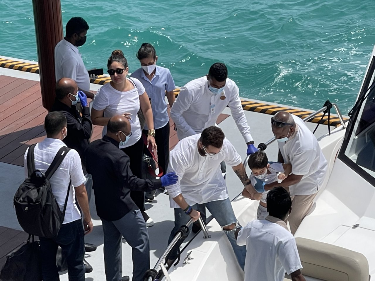 ސައިފު އާއި ކަރީނާ ޗުއްޓީ ދަތުރެއްގައި ރާއްޖެއަށް