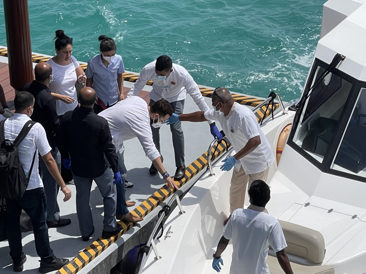 ސައިފު އާއި ކަރީނާ ޗުއްޓީ ދަތުރެއްގައި ރާއްޖެއަށް