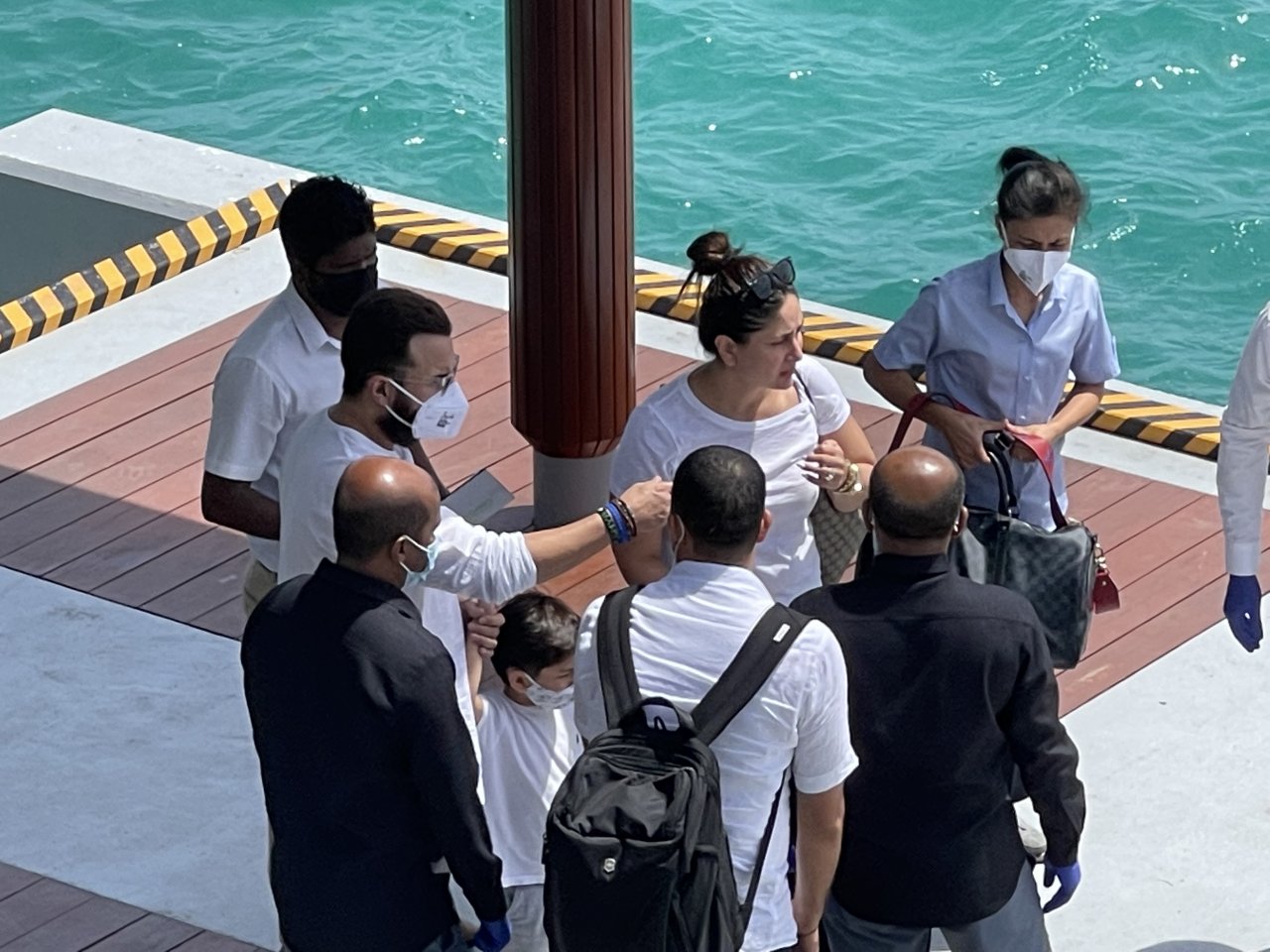 ސައިފު އާއި ކަރީނާ ޗުއްޓީ ދަތުރެއްގައި ރާއްޖެއަށް