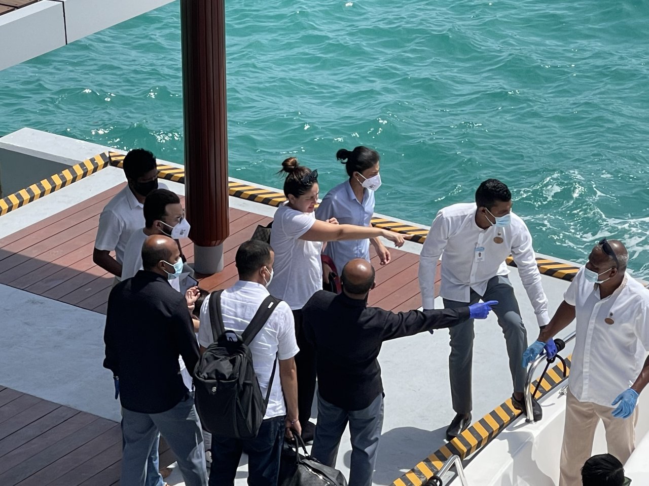 ސައިފު އާއި ކަރީނާ ޗުއްޓީ ދަތުރެއްގައި ރާއްޖެއަށް