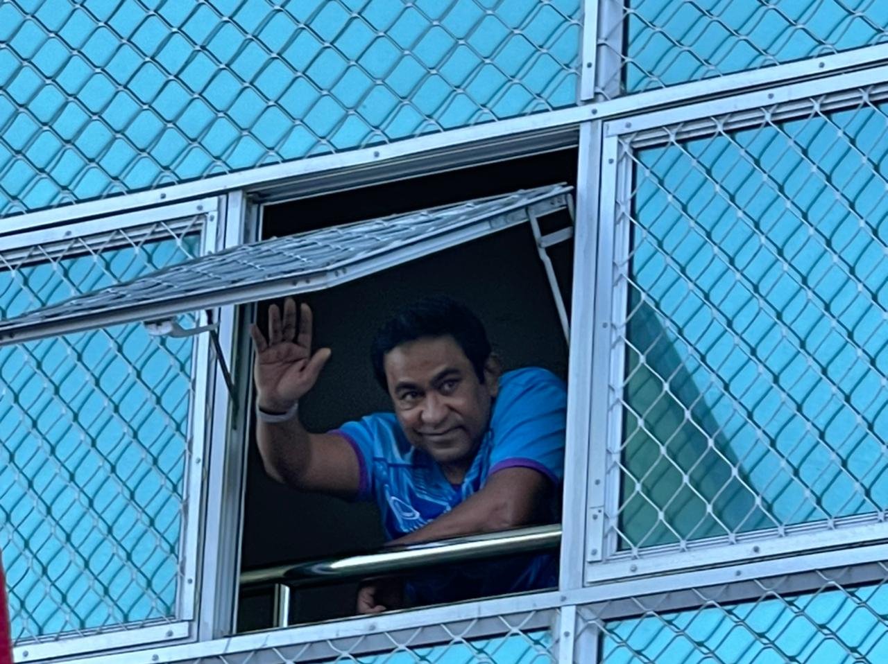 ގިނަ ދުވަސްތަކަކަށް ފަހު އިދިކޮޅު ކޯލިޝަންގެ ސަޕޯޓަރުން މަގުމައްޗަށް