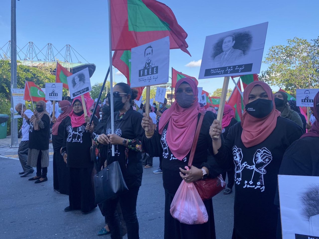 ގިނަ ދުވަސްތަކަކަށް ފަހު އިދިކޮޅު ކޯލިޝަންގެ ސަޕޯޓަރުން މަގުމައްޗަށް