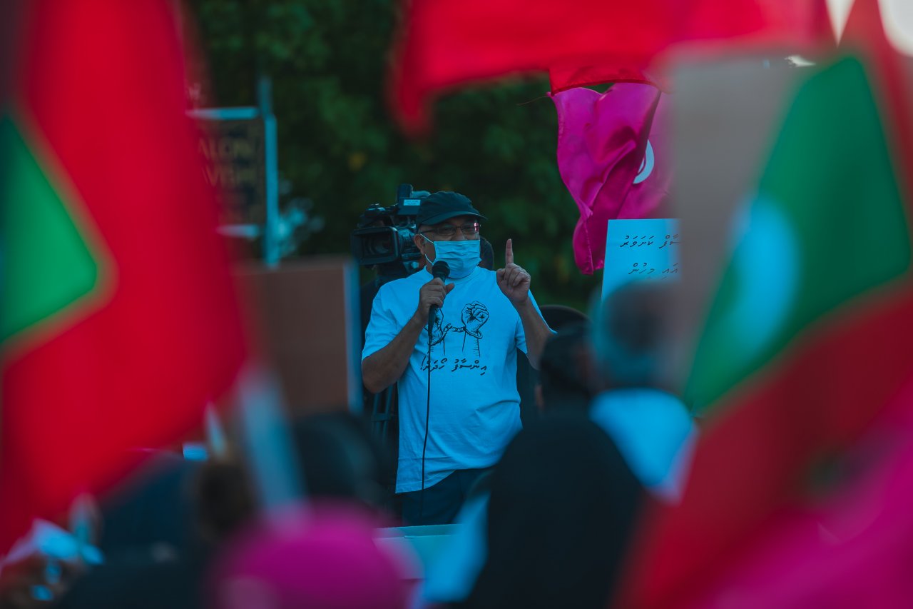 ގިނަ ދުވަސްތަކަކަށް ފަހު އިދިކޮޅު ކޯލިޝަންގެ ސަޕޯޓަރުން މަގުމައްޗަށް