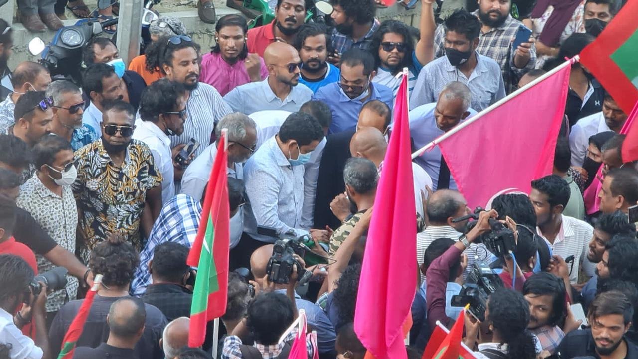 ރައީސް ޔާމީން މިނިވަންވެ، ޕީޕީއެމްގެ ސަޕޯޓަރުން އުފަލުން ފޮޅިފައި