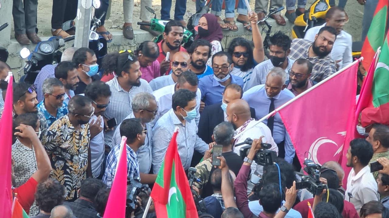 ރައީސް ޔާމީން މިނިވަންވެ، ޕީޕީއެމްގެ ސަޕޯޓަރުން އުފަލުން ފޮޅިފައި