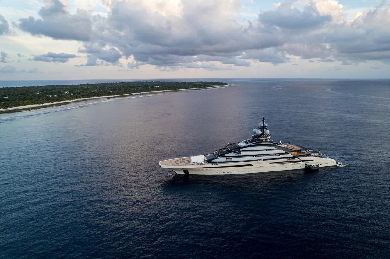 ރަޝިއާގެ އެންމެ ބޮޑު މަހުޖަނާއި އޭނާގެ ސުޕަ ޔޮޓް ފުވައްމުލަކުގައި