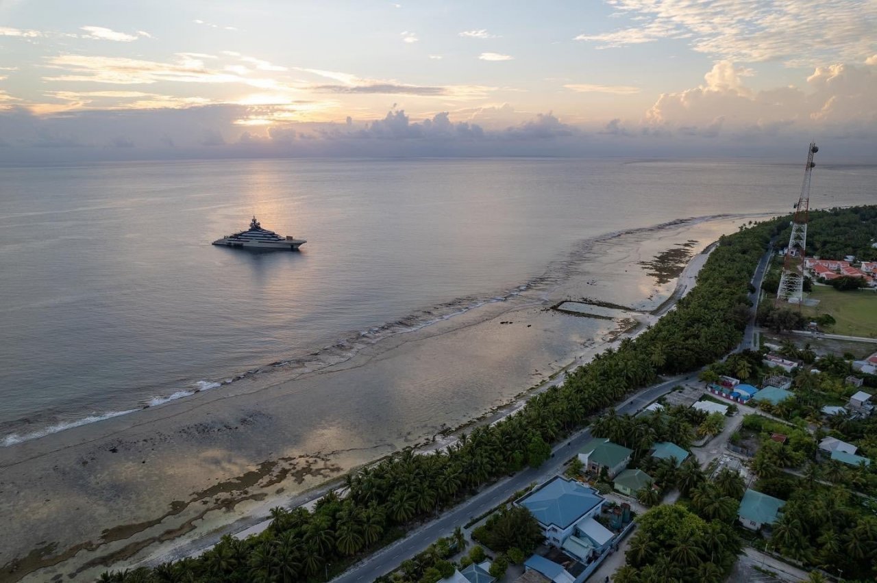 ރަޝިއާގެ އެންމެ ބޮޑު މަހުޖަނާއި އޭނާގެ ސުޕަ ޔޮޓް ފުވައްމުލަކުގައި