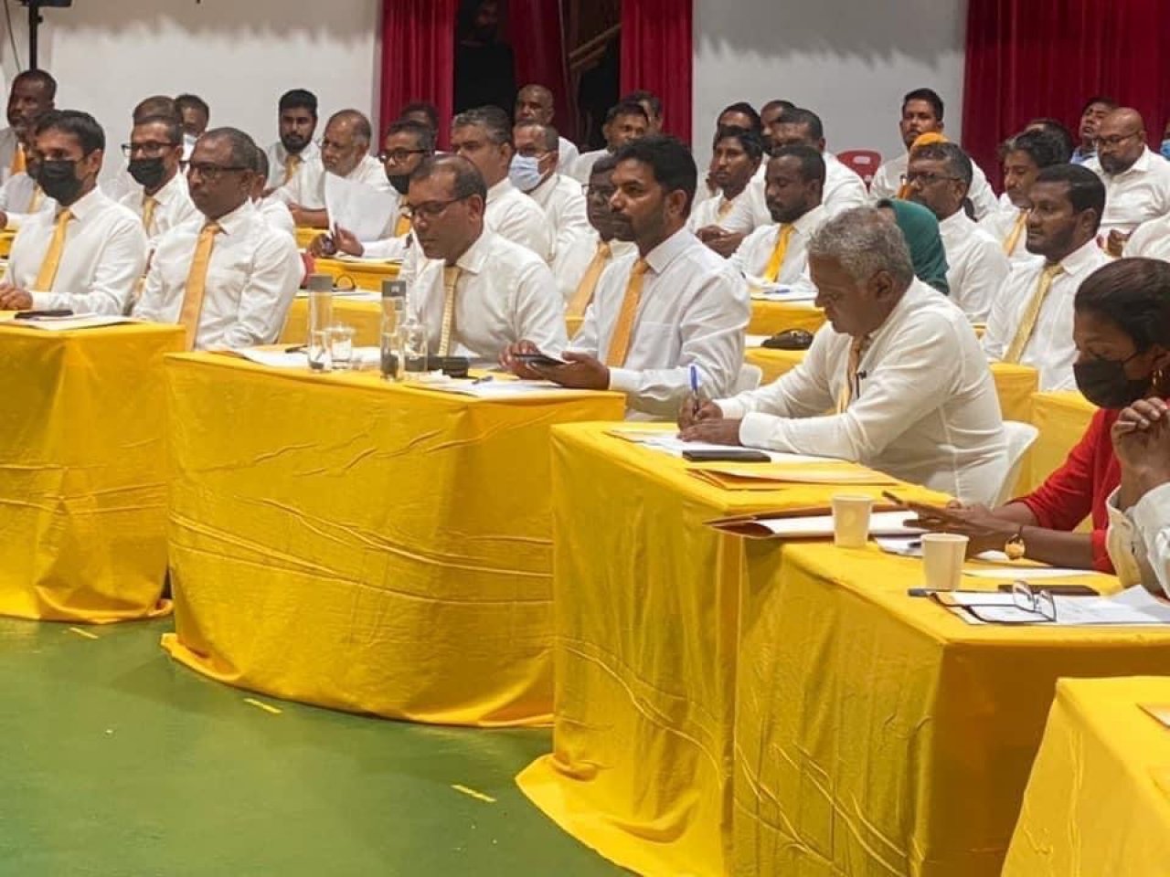 އެމްޑީޕީގެ ކޮންގްރެސް ބާއްވާނެ ދުވަހެއް ކަނޑައެޅުމަށް ބޭއްވި ގައުމީ މަޖްލިސް ބައްދަލުވުން