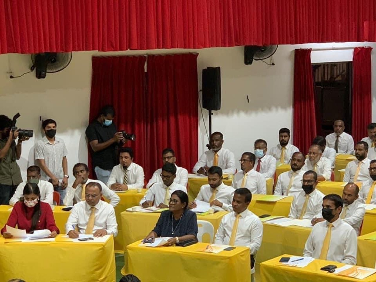 އެމްޑީޕީގެ ކޮންގްރެސް ބާއްވާނެ ދުވަހެއް ކަނޑައެޅުމަށް ބޭއްވި ގައުމީ މަޖްލިސް ބައްދަލުވުން