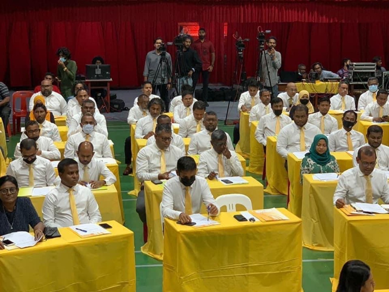 އެމްޑީޕީގެ ކޮންގްރެސް ބާއްވާނެ ދުވަހެއް ކަނޑައެޅުމަށް ބޭއްވި ގައުމީ މަޖްލިސް ބައްދަލުވުން