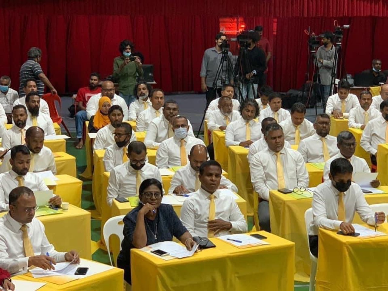 އެމްޑީޕީގެ ކޮންގްރެސް ބާއްވާނެ ދުވަހެއް ކަނޑައެޅުމަށް ބޭއްވި ގައުމީ މަޖްލިސް ބައްދަލުވުން