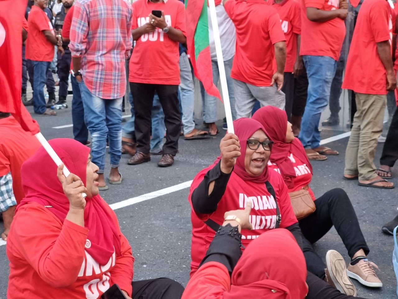 އިންޑިއާ ސިފައިން ތިބުމާ ދެކޮޅަށް ޕީޕީއެމްއިން ކުރިޔަށް ގެންދިޔަ އިހުތިޖާޖު