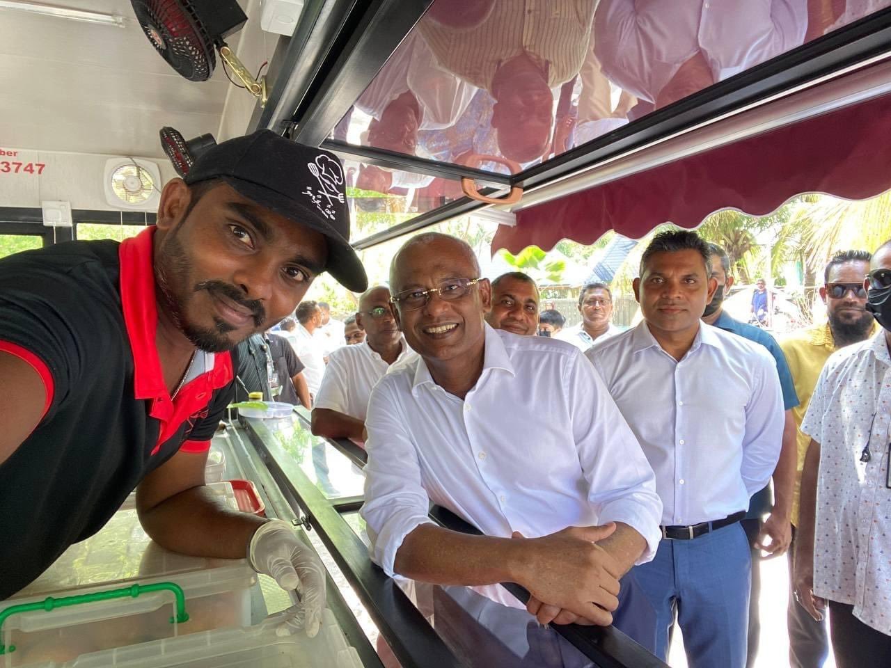 ރައީސް ސޯލިހު ފުވައްމުލަކު އެކި ތަންތަނަށް ޒިޔާރަތްކުރެއްވުން