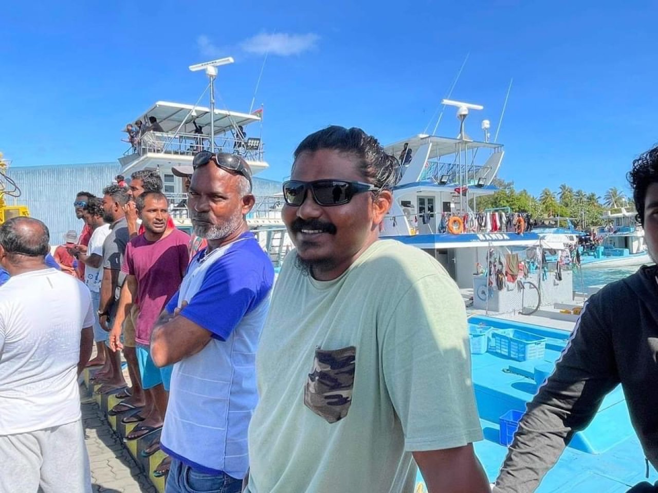 ބާނާ މަސް ނުކިރޭތީ ދެކުނުގެ މަސްވެރިން ކޫއްޑޫގައި ކުރާ މުޒާހަރާ