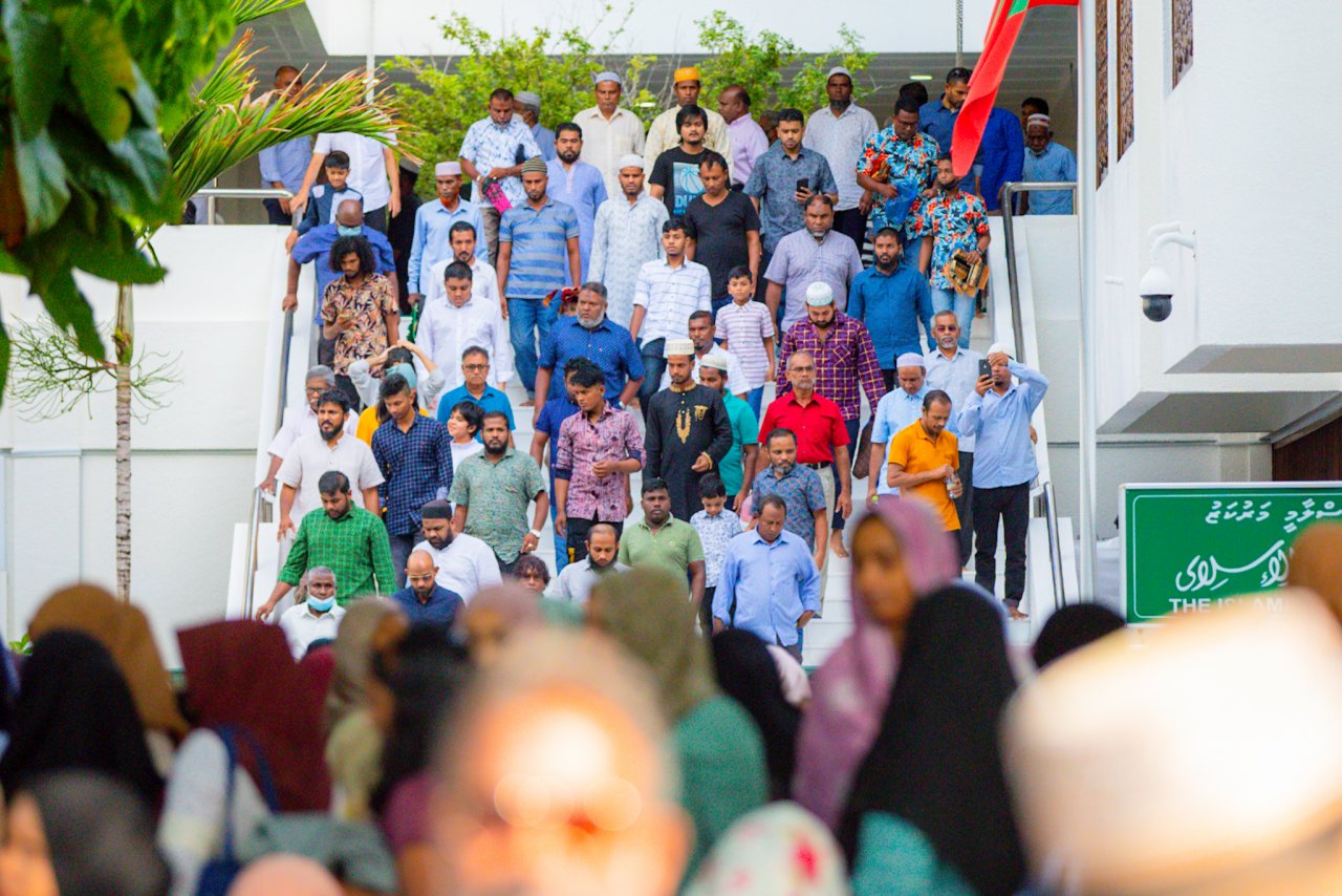 މާލޭގައި ކުރިޔަށް ދިޔަ ފިތުރު އީދުގެ ބޮޑު ޖަމާއަތާއި އިސްލާމީ މަރުކަޒުގެ ޖަމާއަތް