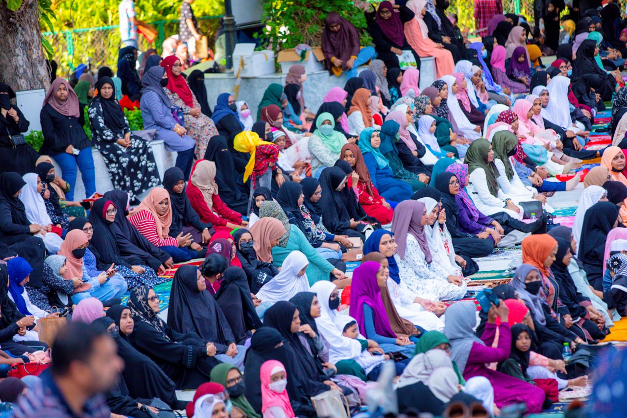 މާލޭގައި ކުރިޔަށް ދިޔަ ފިތުރު އީދުގެ ބޮޑު ޖަމާއަތާއި އިސްލާމީ މަރުކަޒުގެ ޖަމާއަތް