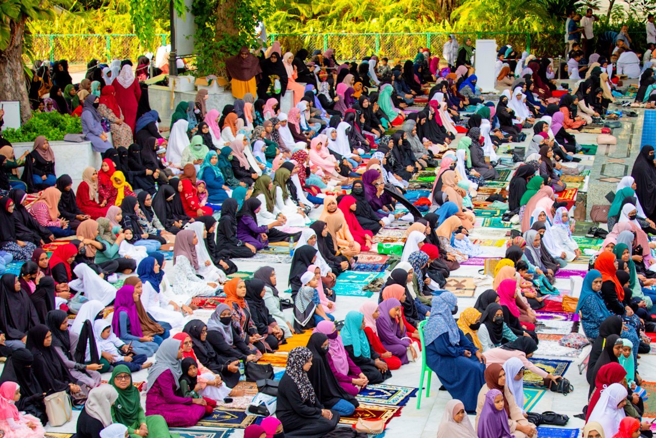 މާލޭގައި ކުރިޔަށް ދިޔަ ފިތުރު އީދުގެ ބޮޑު ޖަމާއަތާއި އިސްލާމީ މަރުކަޒުގެ ޖަމާއަތް