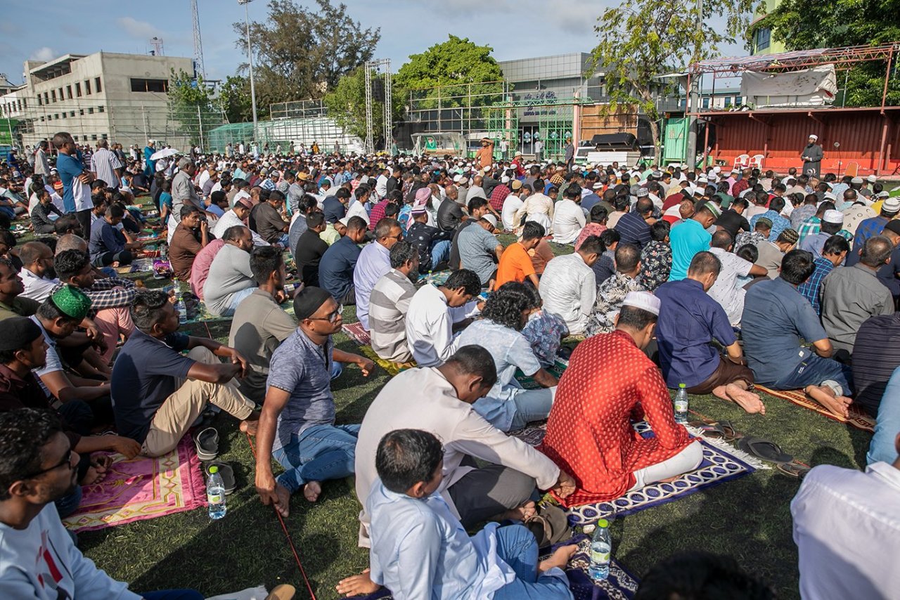 މާލޭގައި ކުރިޔަށް ދިޔަ ފިތުރު އީދުގެ ބޮޑު ޖަމާއަތާއި އިސްލާމީ މަރުކަޒުގެ ޖަމާއަތް