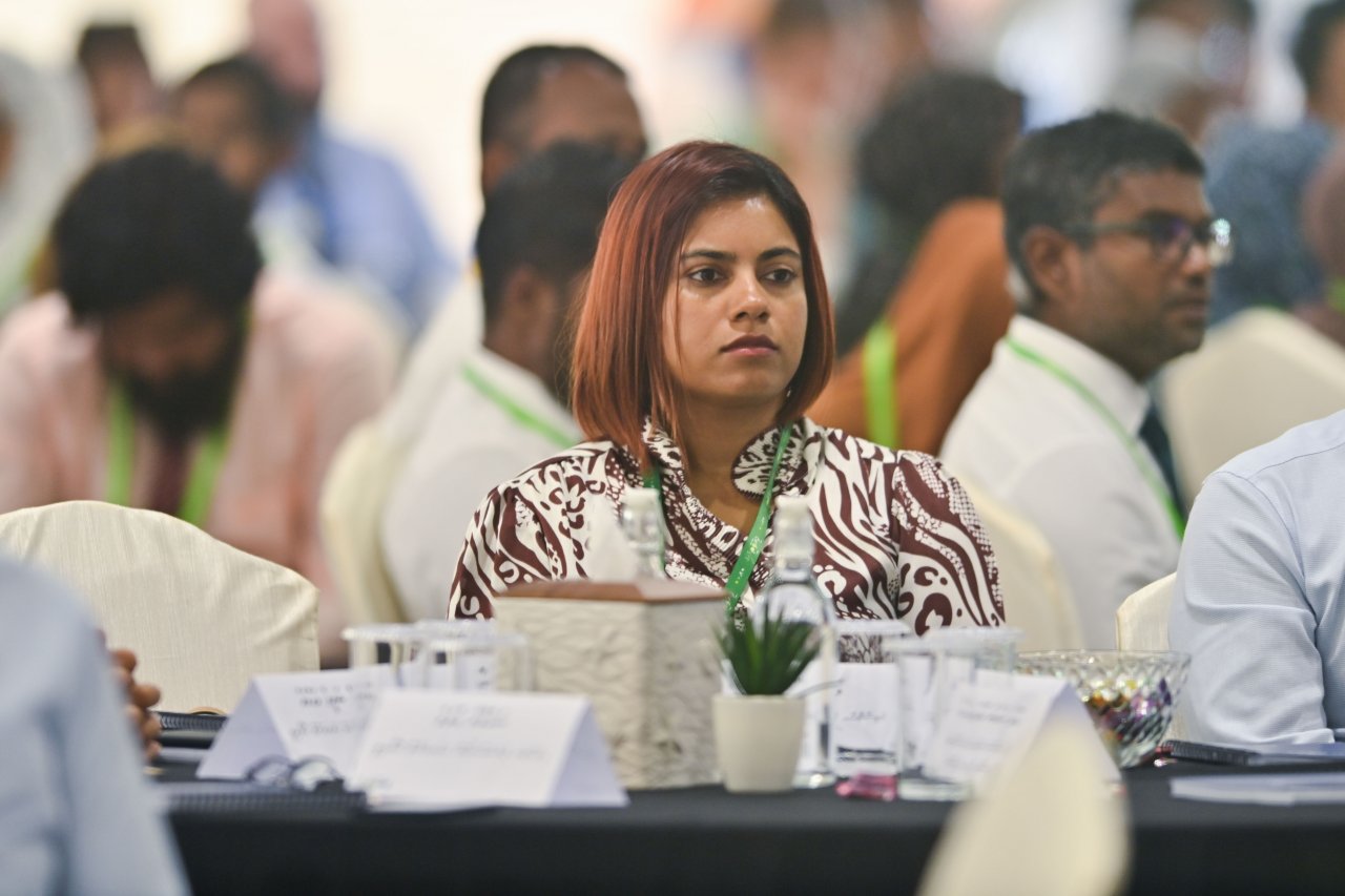 ސަރުކާރާއި ކައުންސިލަރުން އެއްމޭޒެއްގެ ދޮށުގައި ބާއްވާ 