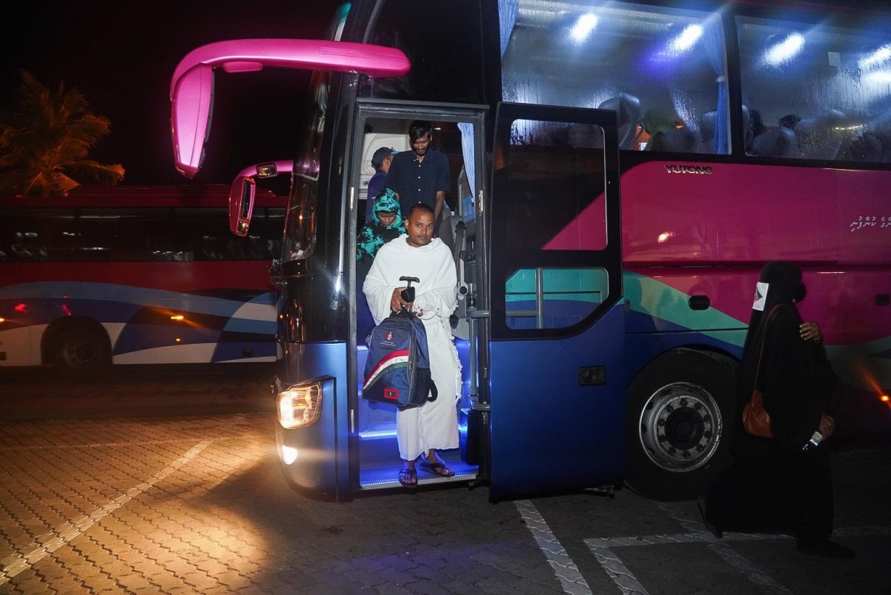 ހައްޖުވެރިންގެ ފުރަތަމަ ގްރޫޕް މާލެއިން ފުރުން