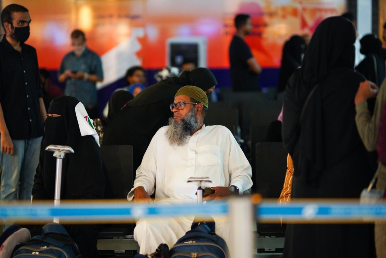 ހައްޖުވެރިންގެ ފުރަތަމަ ގްރޫޕް މާލެއިން ފުރުން