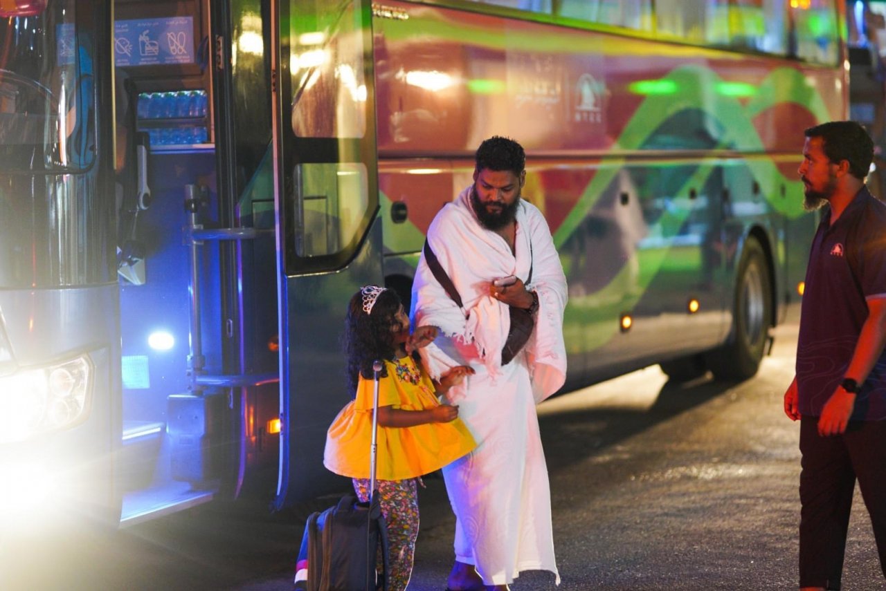 ހައްޖުވެރިންގެ ފުރަތަމަ ގްރޫޕް މާލެއިން ފުރުން