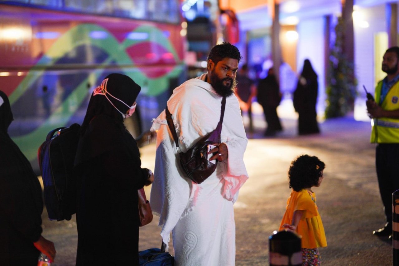 ހައްޖުވެރިންގެ ފުރަތަމަ ގްރޫޕް މާލެއިން ފުރުން