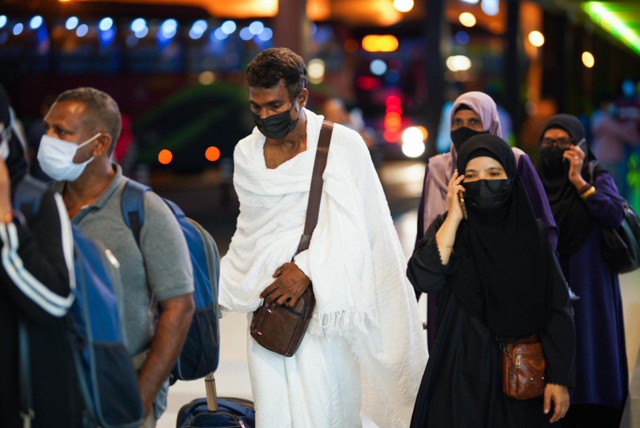 ހައްޖުވެރިންގެ ފުރަތަމަ ގްރޫޕް މާލެއިން ފުރުން