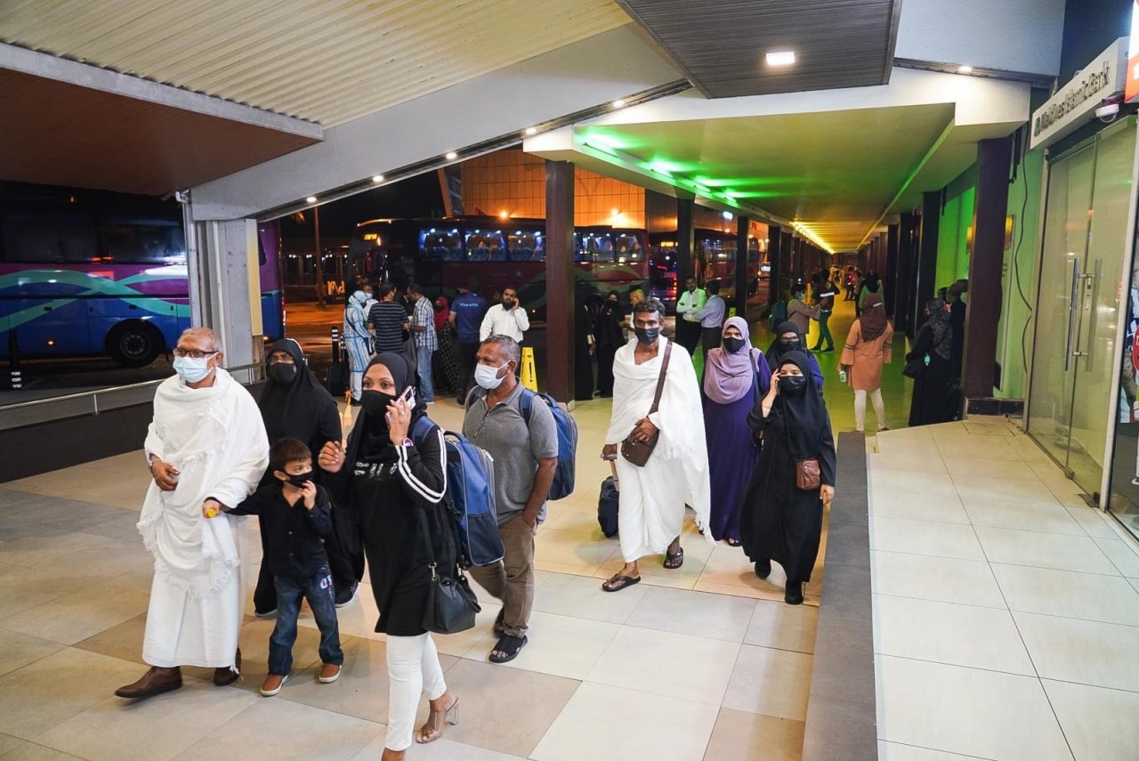 ހައްޖުވެރިންގެ ފުރަތަމަ ގްރޫޕް މާލެއިން ފުރުން