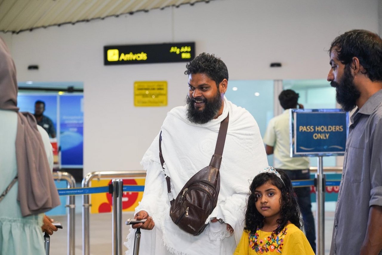 ހައްޖުވެރިންގެ ފުރަތަމަ ގްރޫޕް މާލެއިން ފުރުން