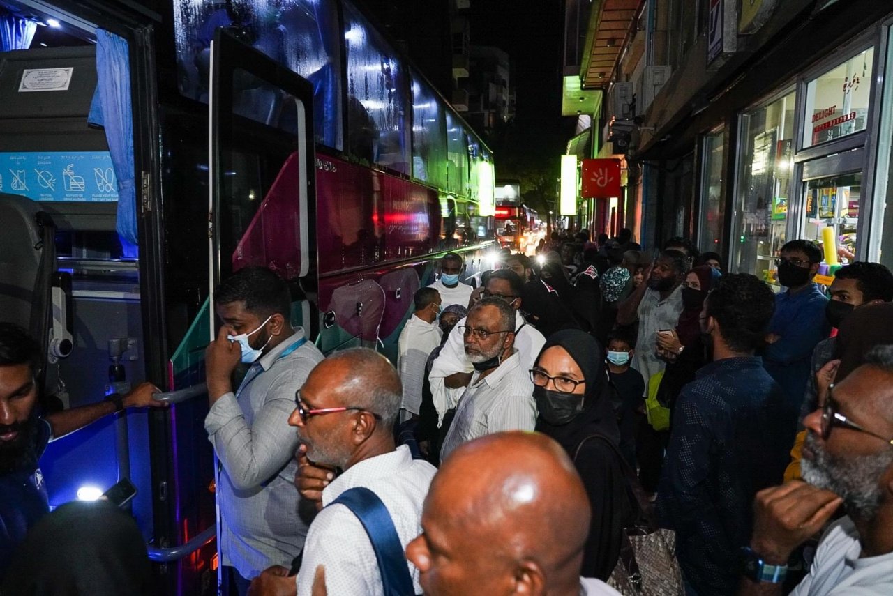 ހައްޖުވެރިންގެ ފުރަތަމަ ގްރޫޕް މާލެއިން ފުރުން