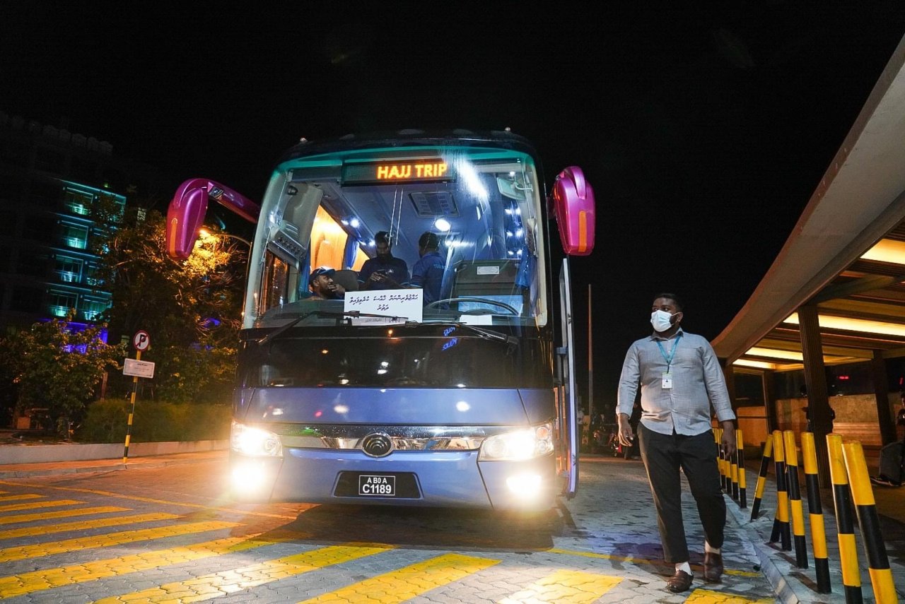 ހައްޖުވެރިންގެ ފުރަތަމަ ގްރޫޕް މާލެއިން ފުރުން