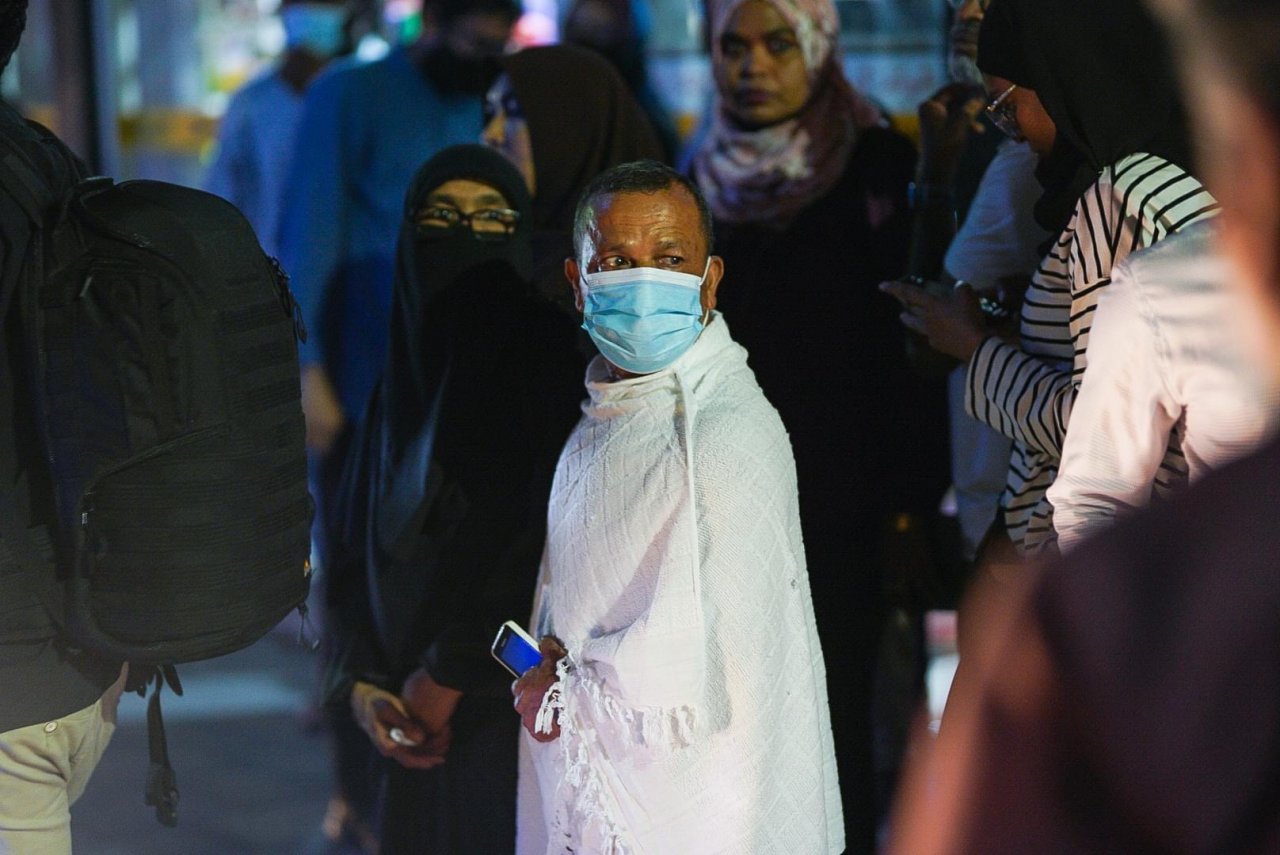 ހައްޖުވެރިންގެ ފުރަތަމަ ގްރޫޕް މާލެއިން ފުރުން