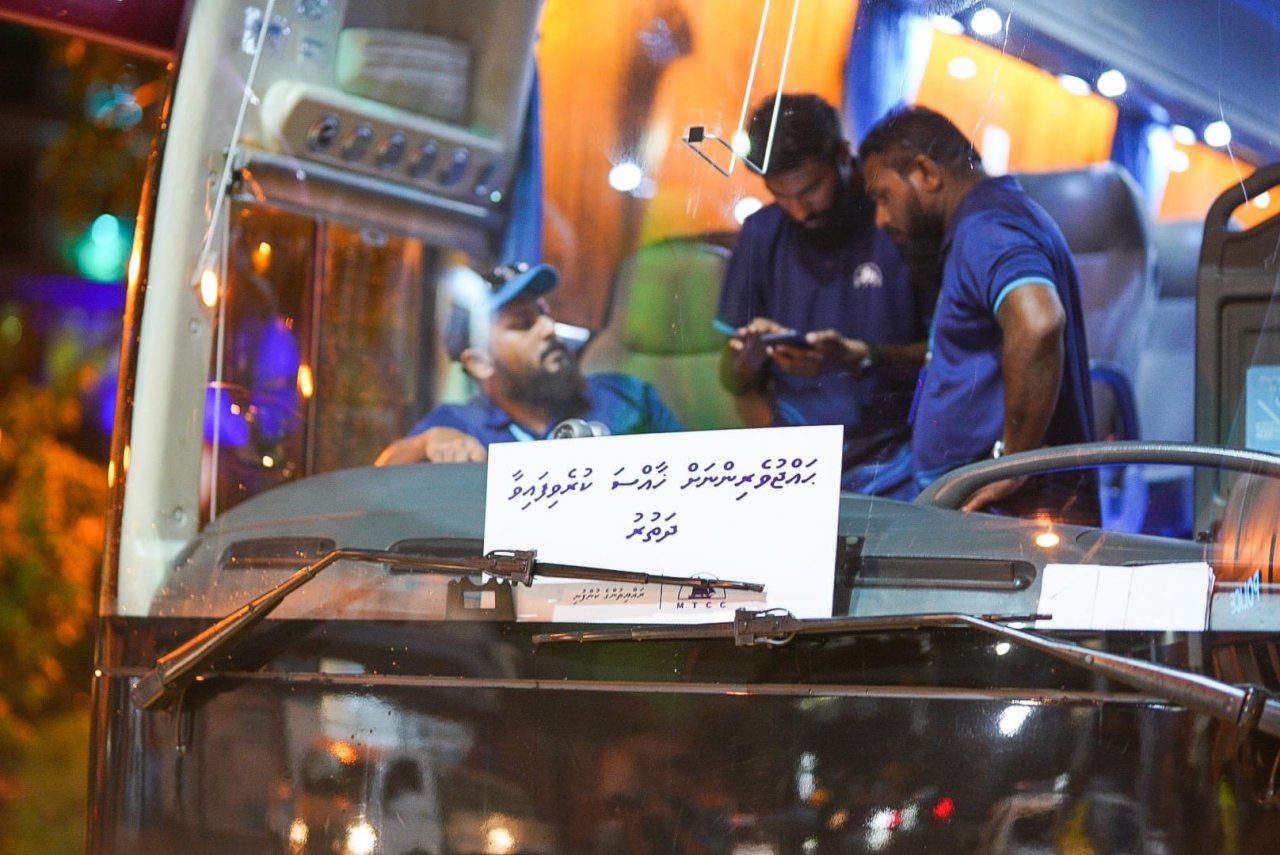 ހައްޖުވެރިންގެ ފުރަތަމަ ގްރޫޕް މާލެއިން ފުރުން